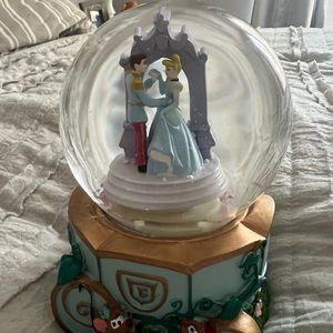 Cinderella snow globe by Kcare
